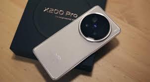 Vivo X200 Ultra smartphone showcasing circular camera module and premium design for longest battery life 2025
